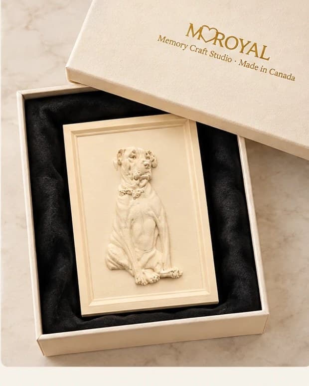 The finished pet relief packed in a Moroyal gift box